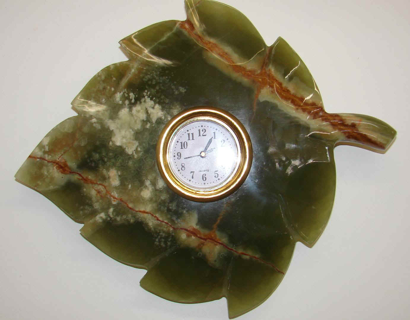 http://www.gemsandjewels.net/12leafclock-1.jpg (582341 bytes)