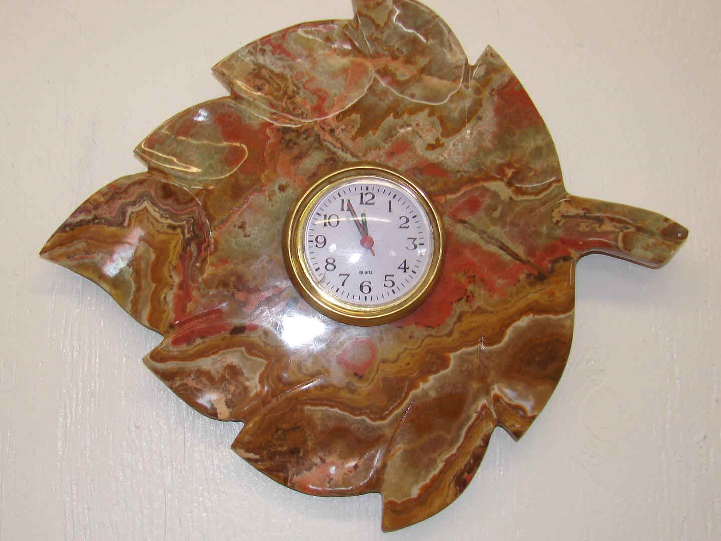 http://www.gemsandjewels.net/14leafclock-1.jpg (582341 bytes)