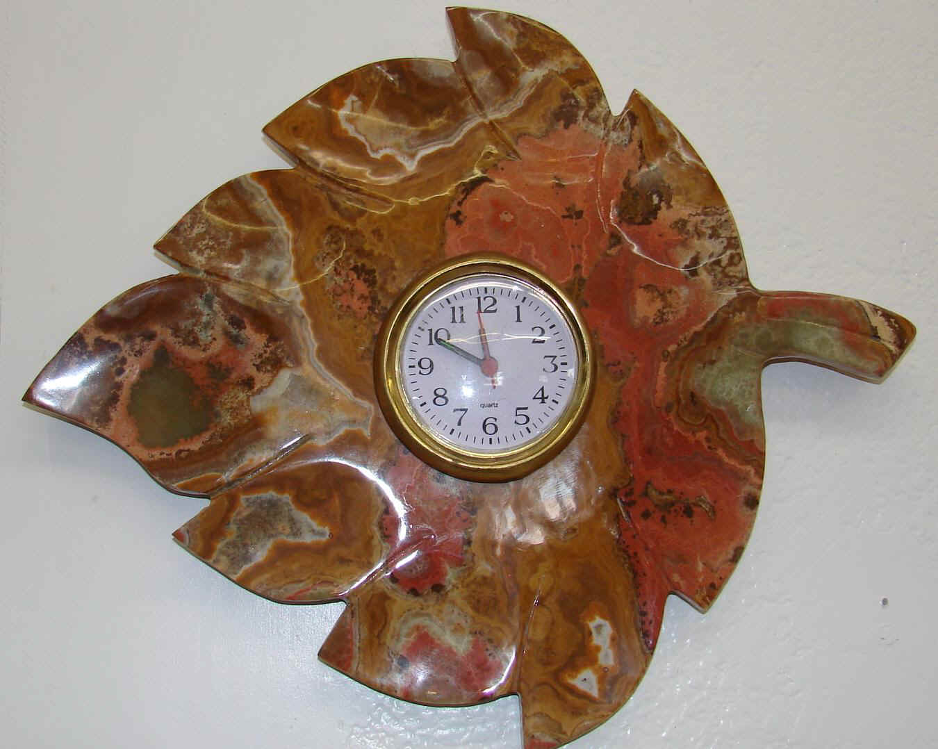 http://www.gemsandjewels.net/14leafclock-2.jpg (582341 bytes)