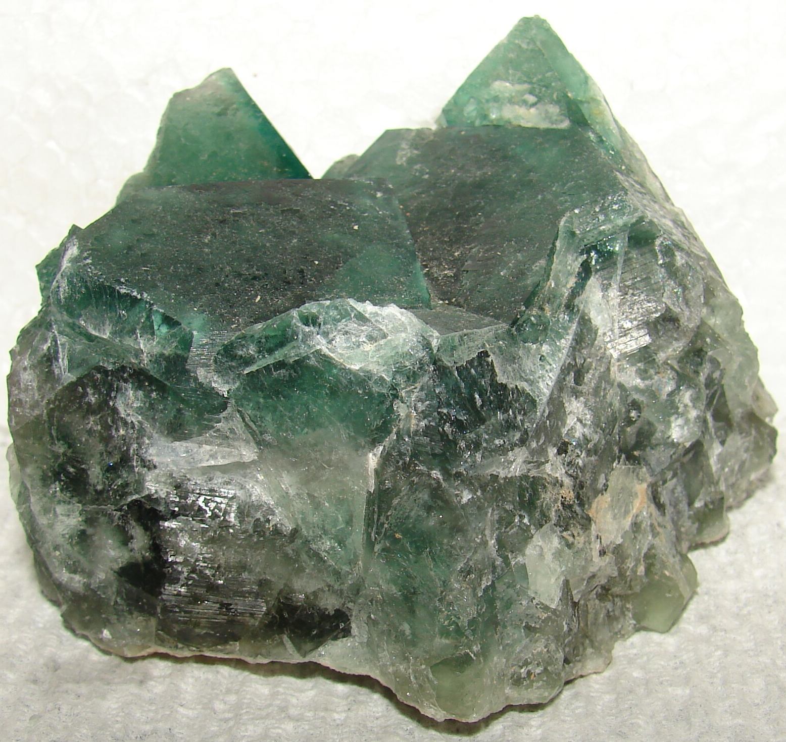 http://www.gemsandjewels.net/fluoritechunk-4.jpg (807370 bytes)